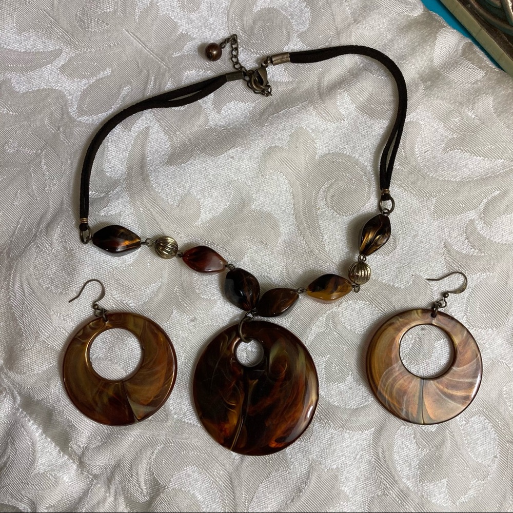 Vintage Tortoise shell necklace and earrings set - Picture 8 of 8